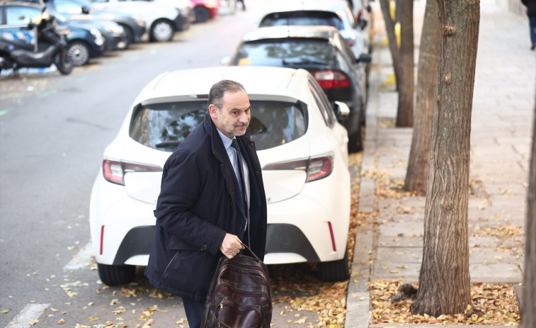 Ábalos pide su puesta en libertad y acusa al juez de un 