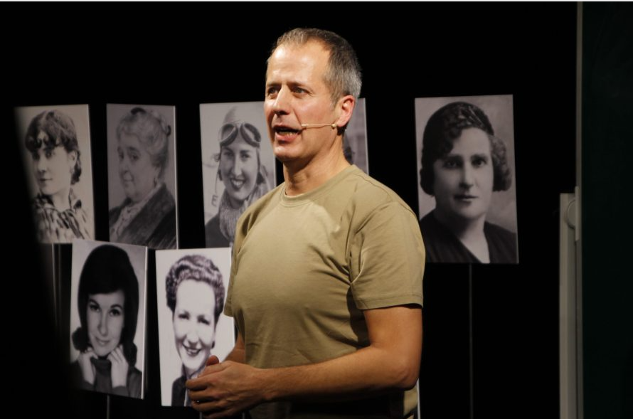 Laa primera función del ciclo de memoria histórica en la Sala Fénix con Joan Valentí Cortés