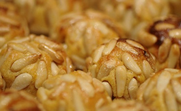 El precio del piñón dispara el coste de los panellets: ¡más de 90 € por kilo!