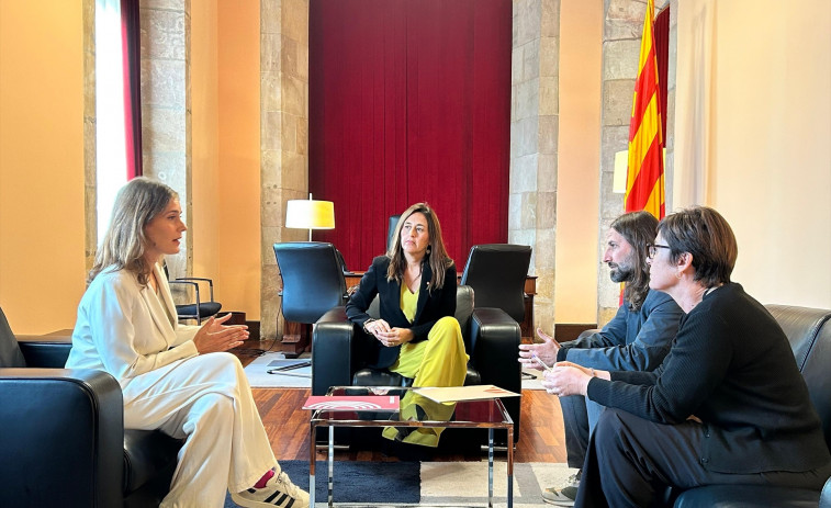 Educació, CC.OO. y UGT pactan subir 3.000 euros al año el complemento específico