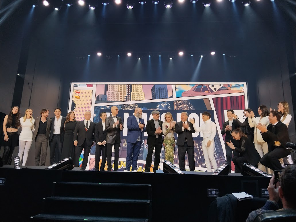 El Mago Pop rodeado de personalidades del mundo del espectu00e1culo