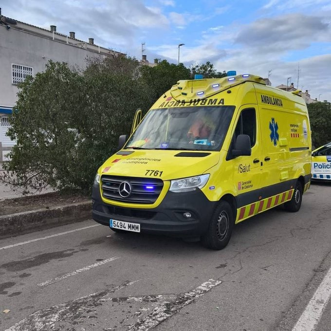 Un atropello múltiple en Vilanova i la Geltrú deja tres ciclistas heridos y un conductor detenido