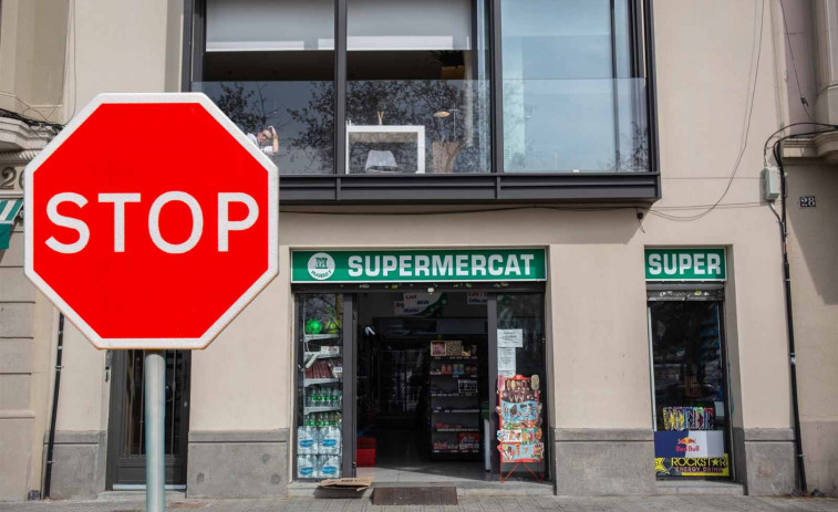 Barcelona frena la expansión de supermercados 24 horas: aprobado un plan para limitar su apertura