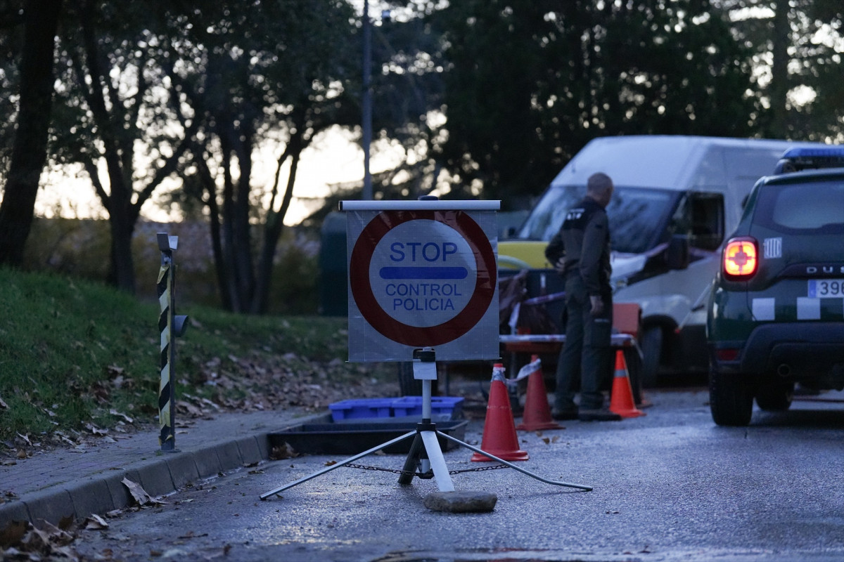 EuropaPress 7141103 control policial limitar acceso zona diciembre 2025 barcelona catalunya