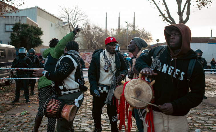 Desalojados del B9 de Badalona ocupan el antiguo albergue de Can Bofí Vell ante la falta de alternativas
