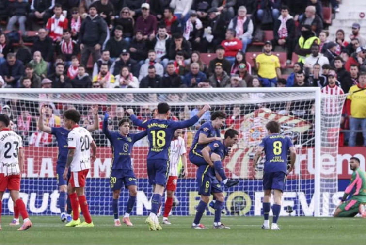 El Atlético de Madrid se impone por 0-3 al Girona en Montilivi y refuerza su pulso por LaLiga