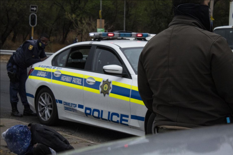 Un ataque armado en Bekkersdal deja nueve muertos y diez heridos cerca de Johannesburgo