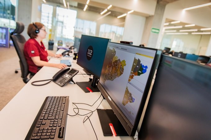 Un árbol derribado interrumpe el servicio ferroviario en Fornells de la Selva, Girona, sin causar heridos