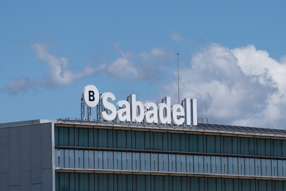 Archivo - Sede de Banco Sabadell