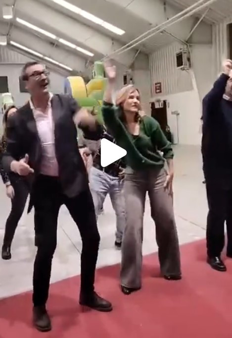 VÍDEO | La alegría de Pilar Alegría: el baile navideño en Teruel