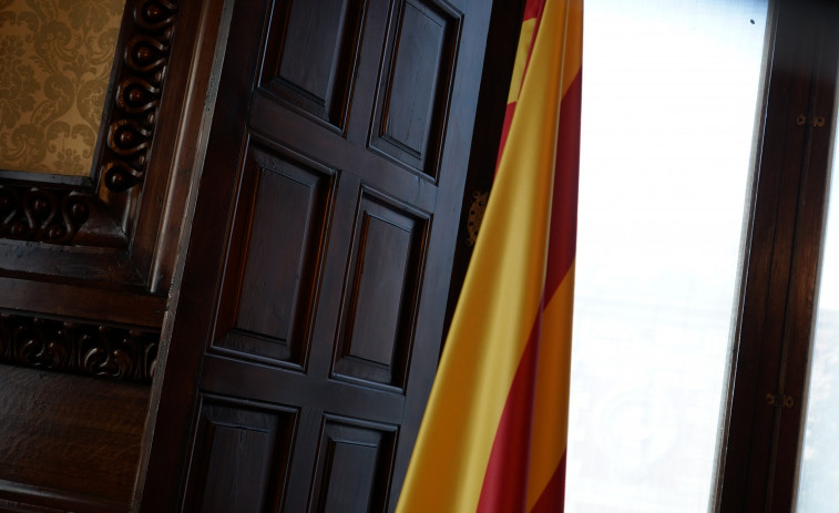 Guía de cambios 2026: la famosa V-16,factura electrónica, límites al efectivo y el nuevo pasaporte digital