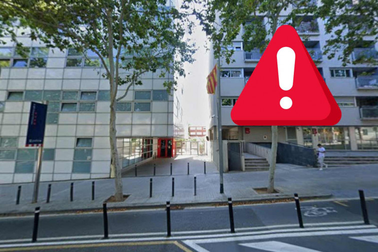 Un hombre entra a una comisaría de Mossos de Barcelona con un palo y deja heridos a cinco agentes