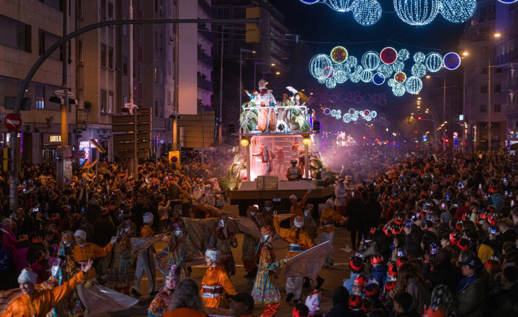 Protecció Civil reparte pulseras para identificar a niños que se pierdan durante las Cabalgatas de Reyes