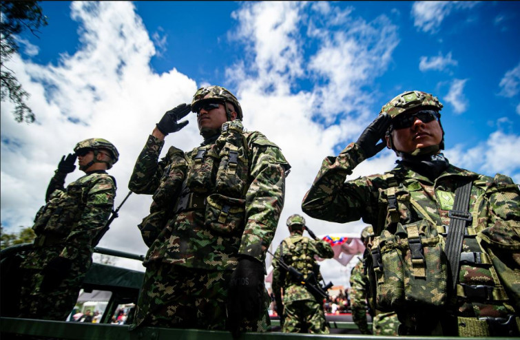Un avión militar colombiano se estrella con 110 soldados a bordo