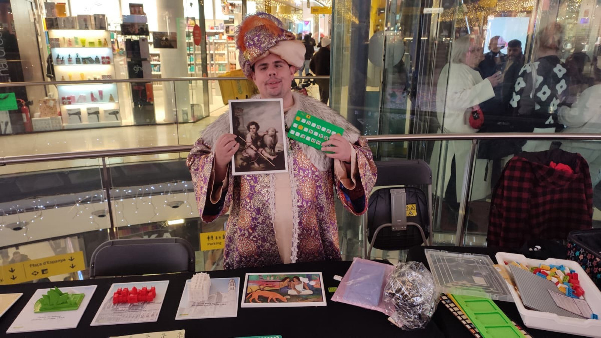 La ONCE envía a Barcelona un Paje Real para recoger cartas en Braille dirigidas a los Reyes Magos