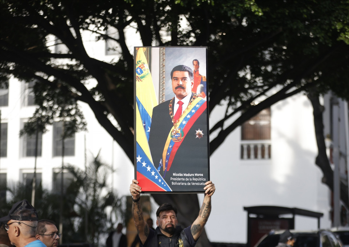 EuropaPress 7195252 caracas jan 2026    person demonstrates near the miraflores palace in