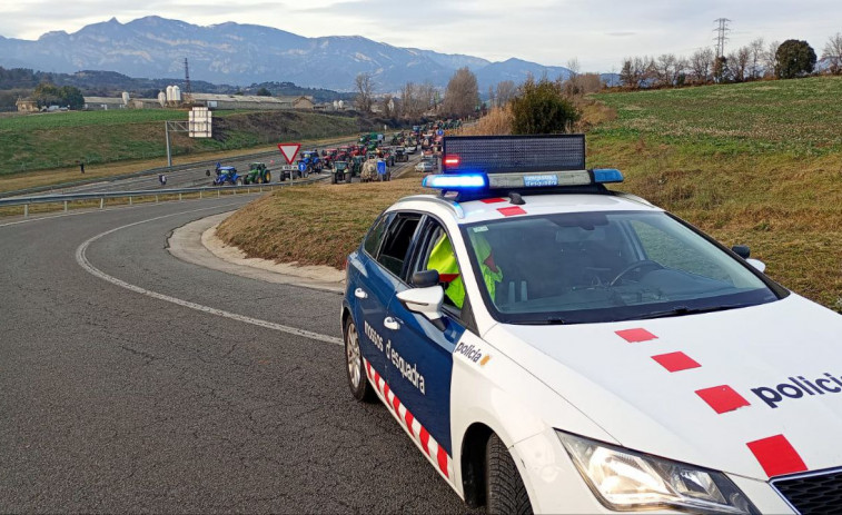 El campo catalán mantiene los cortes contra el acuerdo con Mercosur colapsando las vías catalanas