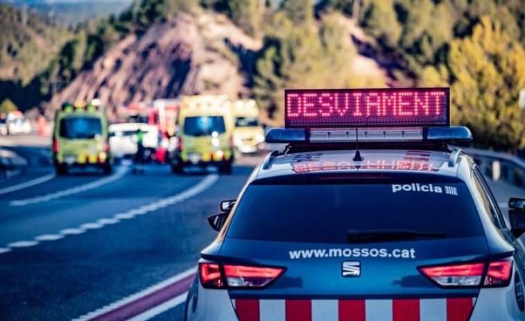 Muere un hombre de 78 años tras desplomarse al volante y estrellarse contra un edificio en Vila-sacra