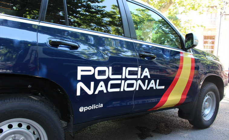 Un agente de Policía Nacional dispara a una compañera cuando intentaba defenderse de un perro