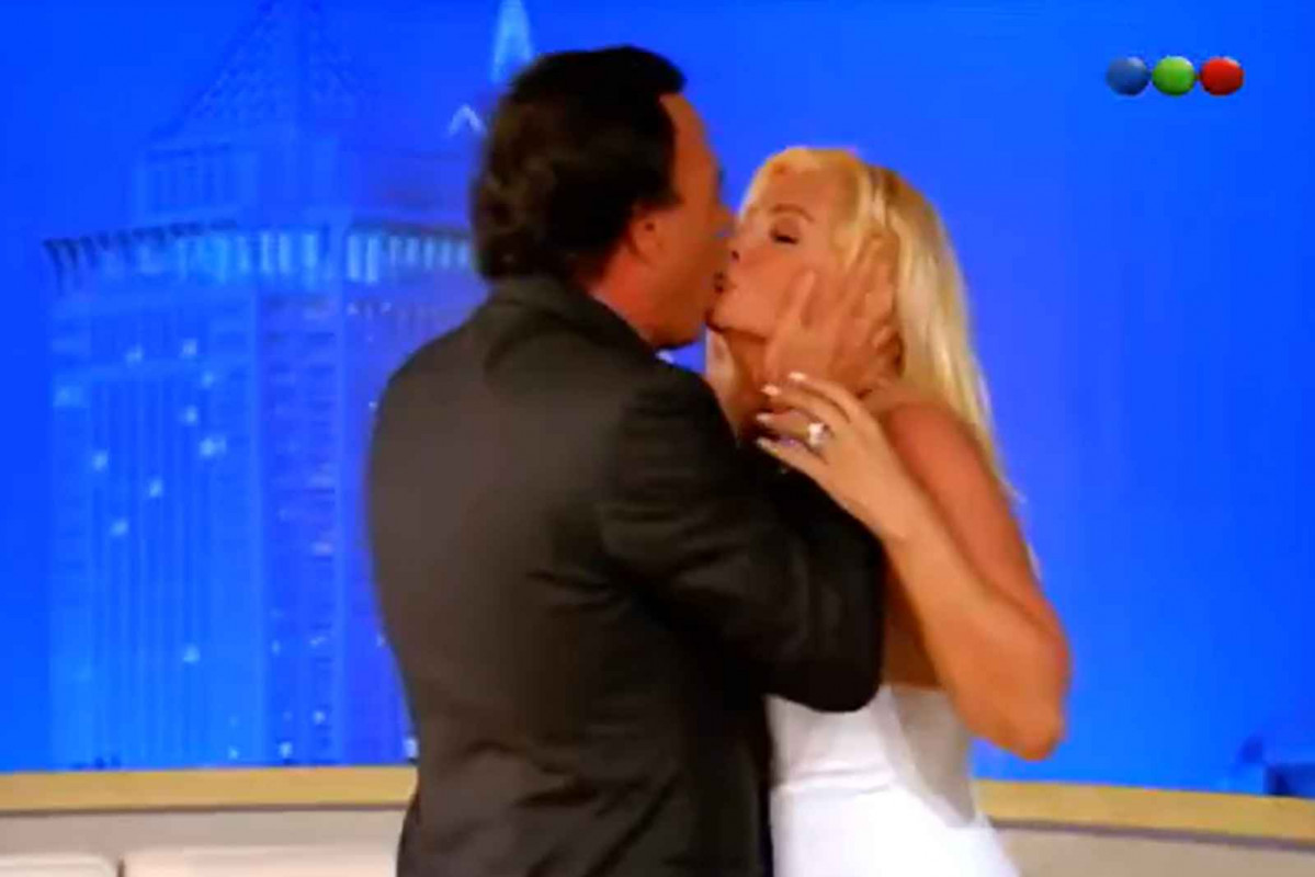 Julio Iglesias besando a Susana Giménez en Telefé   CANVA