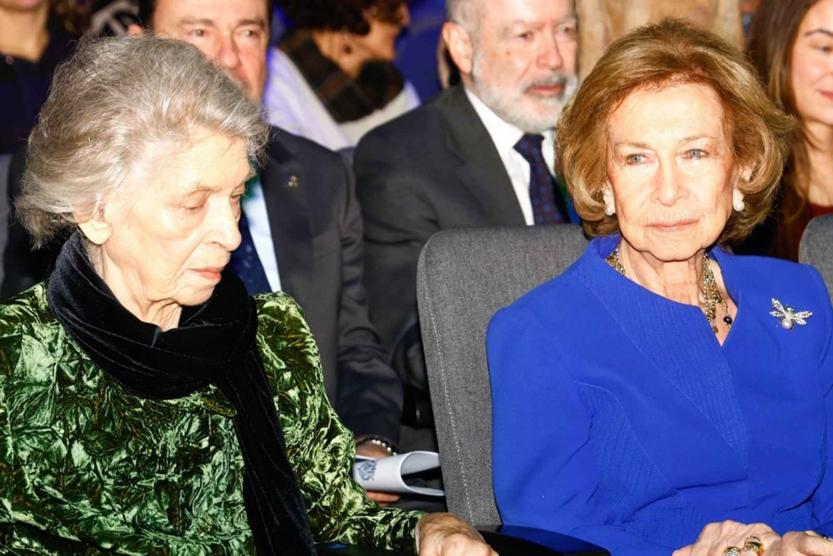 Irene de Grecia con su hermana, la Reina Sofía, en un concierto solidario de Navidad La Música del Reciclaje de Ecoembes en el Gran Teatro Caixabank Principe Pio a 26 de Diciembre de 2024 en Madri