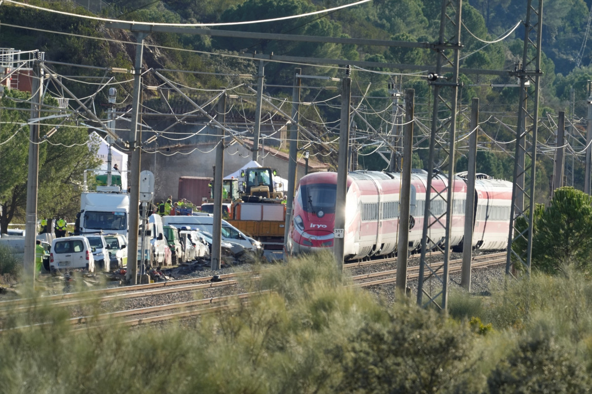 EuropaPress 7230093 imagen zona accidente ferroviario convoyes trenes siniestrados 19 enero