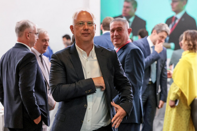 El asesor de Putin llega a Davos para negociar el plan de paz de EE. UU.