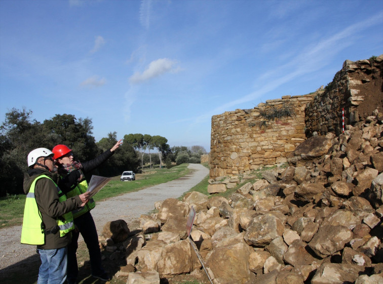 Se derrumbra una parte de la muralla de Ullastret tras el temporal Harry