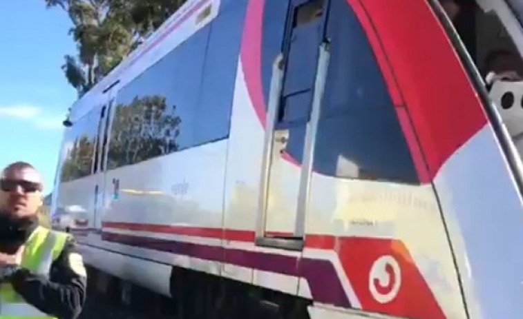 Nuevo accidente ferroviario: un tren choca con una grúa en Alumbres