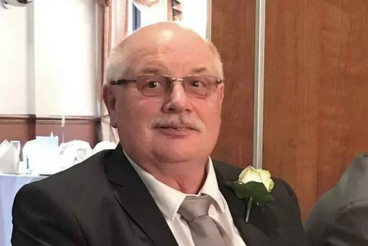 Sacrificio ritual: una mujer mata a un jubilado apuñalándolo 76 veces tras escaparse del psiquiátrico