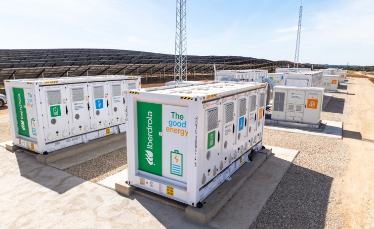 Iberdrola pone en operación las baterías más grandes de España