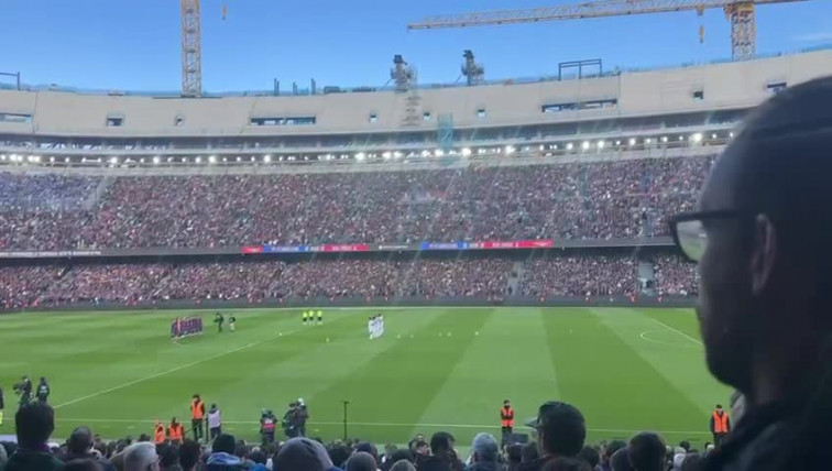 El Barcelona y el Real Oviedo guardan un minuto de silencio en el Camp Nou por las víctimas ferroviarias