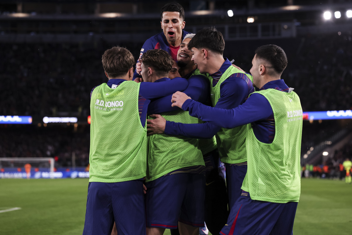EuropaPress 7243723 raphinha of fc barcelona celebrates goal with teammates during the spanish (1)