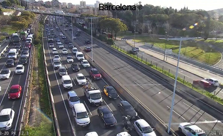 Mañana muy complicada en las carreteras de Barcelona por el caos de Rodalies