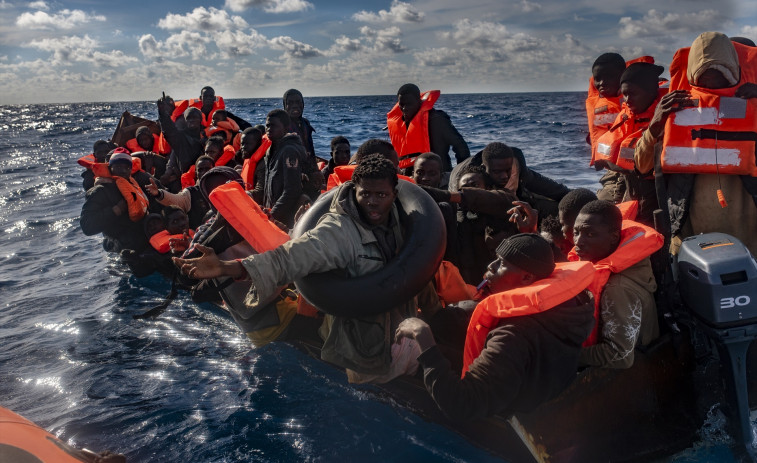 Catástrofe humanitaria en el Mediterráneo: al menos 50 migrantes muertos y 380 desaparecidos