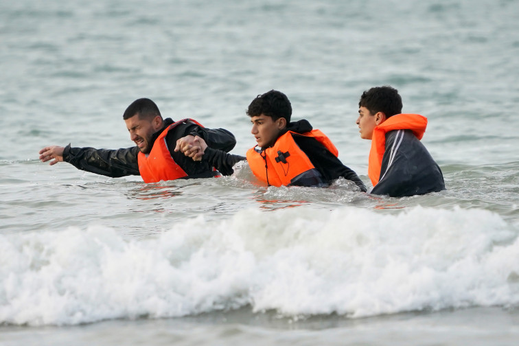 Vivir sin miedo: la regularización en España que saca a miles de personas de la sombra