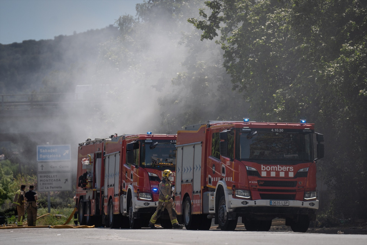 EuropaPress 5899572 camiones bomberos zona producido incendio 19 abril 2024 montcada reixac