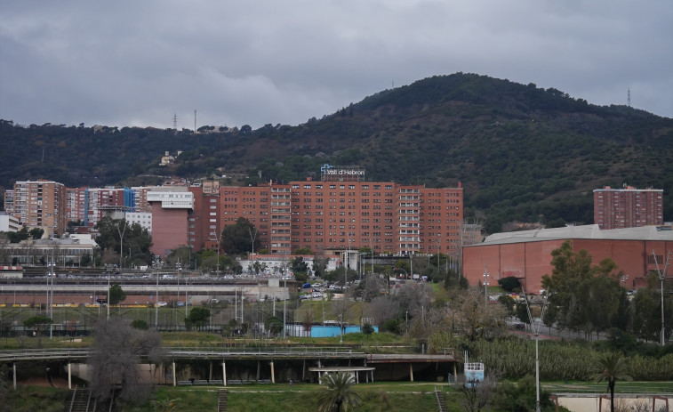 Illa sale del hospital caminando con muletas y seguirá en hospitalización domiciliaria
