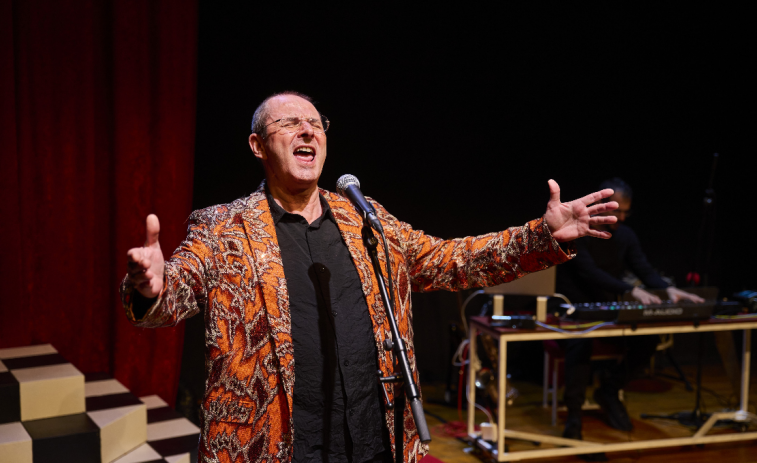 Oriol Grau se “desnuda” en “La mare, el dimoni i jo” (Versus Glòries)