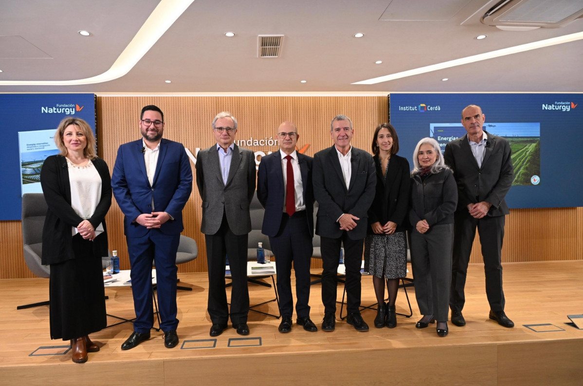 Foto de grupo Presentación Informe Energías renovables desarrollo e integración social y territorial