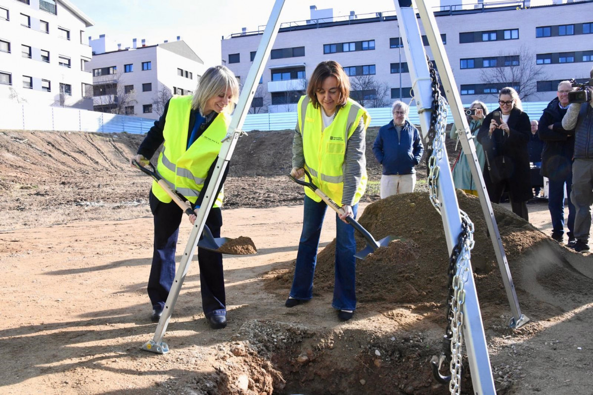 La consellera de Territorio, Vivienda y Transición Ecológica, Sílvia Paneque, junto con la alcaldesa de Granollers, Alba Barnusell, durante el acto