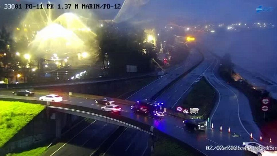 El acceso a la PO 11 cortado a la altura de Lourizán