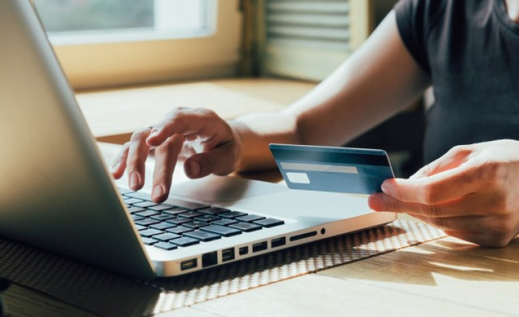 Tarjetas, transferencias, móviles y menos billetes: así es el nuevo mapa de los pagos en España