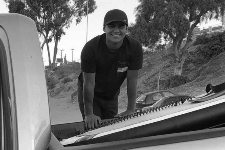 Muere a los 24 años el surfista Lucas Encina