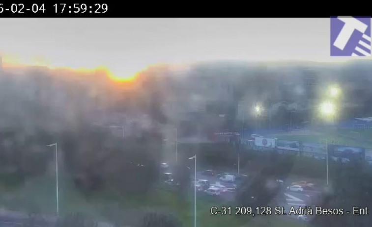 Cortado el Túnel de Glòries de entrada a Barcelona por un accidente múltiple