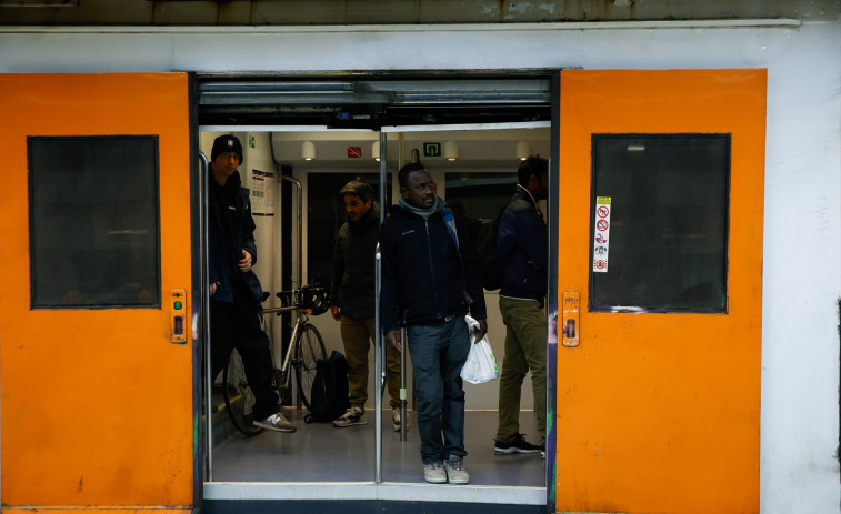 La R4 de Rodalies recupera el servicio entre Terrassa y Manresa con un tren cada hora