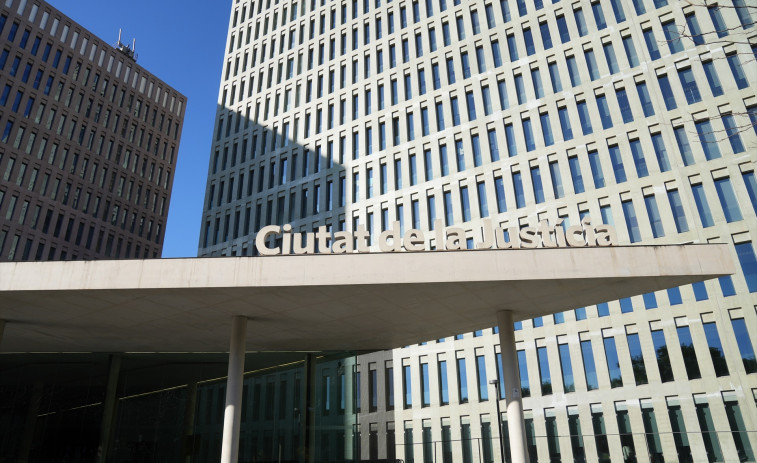 Un juez de Barcelona da la razón a una trabajadora despedida por llevar a su perra a aplicarle la eutanasia