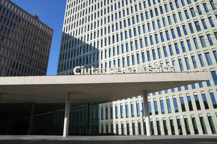 Un juez de Barcelona da la razón a una trabajadora despedida por llevar a su perra a aplicarle la eutanasia