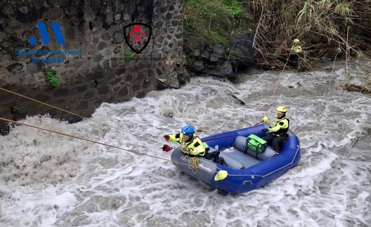 Localizan un cadáver en la zona donde desapareció Carolina, la mujer que se lanzó al río para salvar a su perro