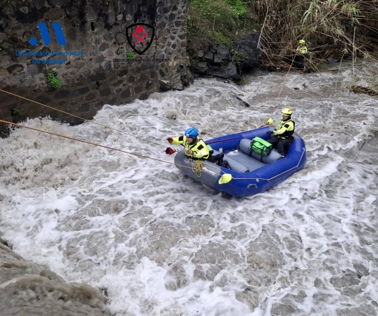 Localizan un cadáver en la zona donde desapareció Carolina, la mujer que se lanzó al río para salvar a su perro